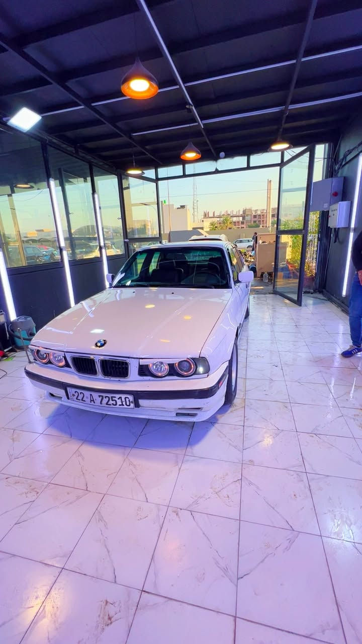 سلام عليكم 525 موديل 90 اصل رقم أربيل تريد وكاله تريد تحويل كير محرك كهربايات كله شغاله مابيه اي جطل عل بلاد محرك تك فانوس مسكر تبريد تدفئه تخم تاير صدر 70/100 محرك لاستيك ولف  حماوه ماكو صيف شته ثابته جوا النص مابيه لاضربه ولا صبغ بس بنيد ام مدل مال بجم عريض اوجاملغ اسلايت طكتين جام الامامي كهرباء الخلفي جوبي  مكان بغداد السعر 65 بيه مجال ***********
