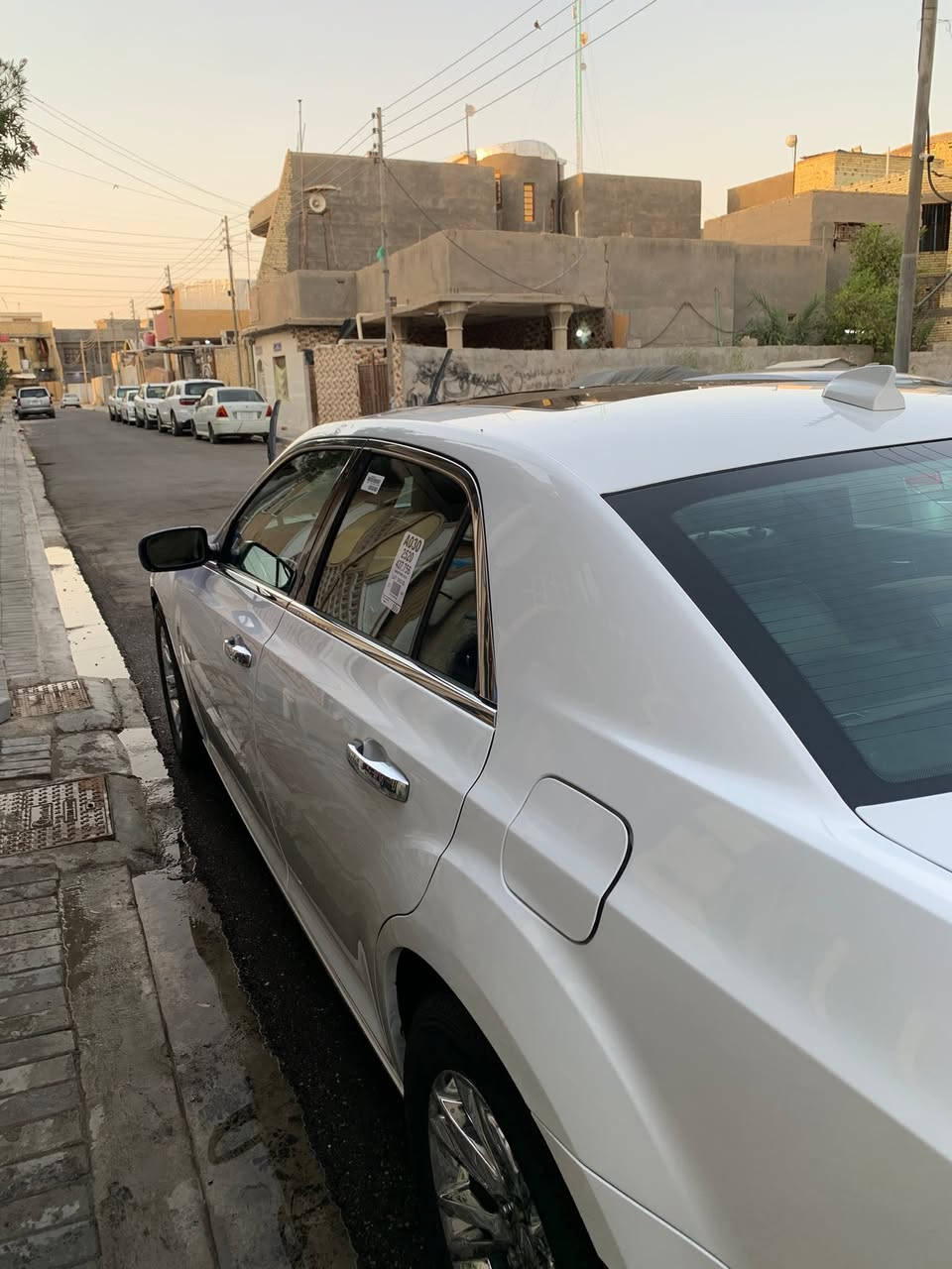 كرايسلر اوباما 2016 c  سعرها 210 وبيها مجال مكانها بصرة فول ما عدا الحساسات الخلفيه بانوراما داخل اسود وارد كندي تعتيم مرايا جانبيه وبيها بعد مواصفات اهواي
حادثها فقط باب خلف السايق بدون ايرباك ومبدل نفس اللون وبارد في الجاملغ السكن
***********7814808758
