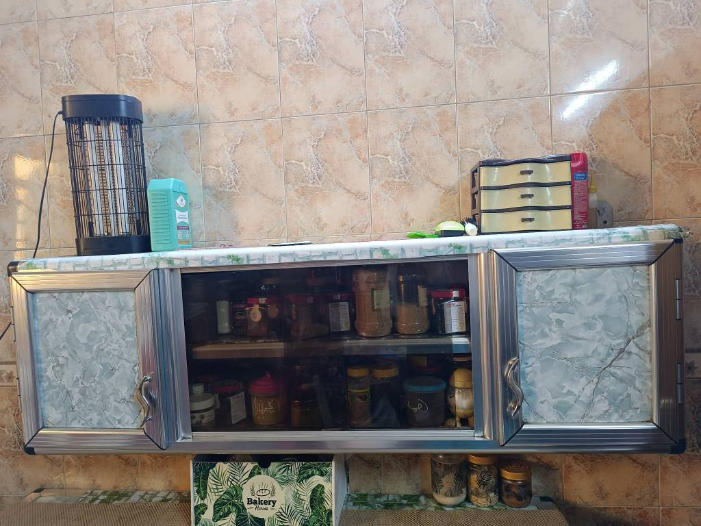 كاونتر للبيع ب١٥٠ الف
ستريو سماعات وميز تلفزيون ٧٥ الف 
‎0772 357 6760
