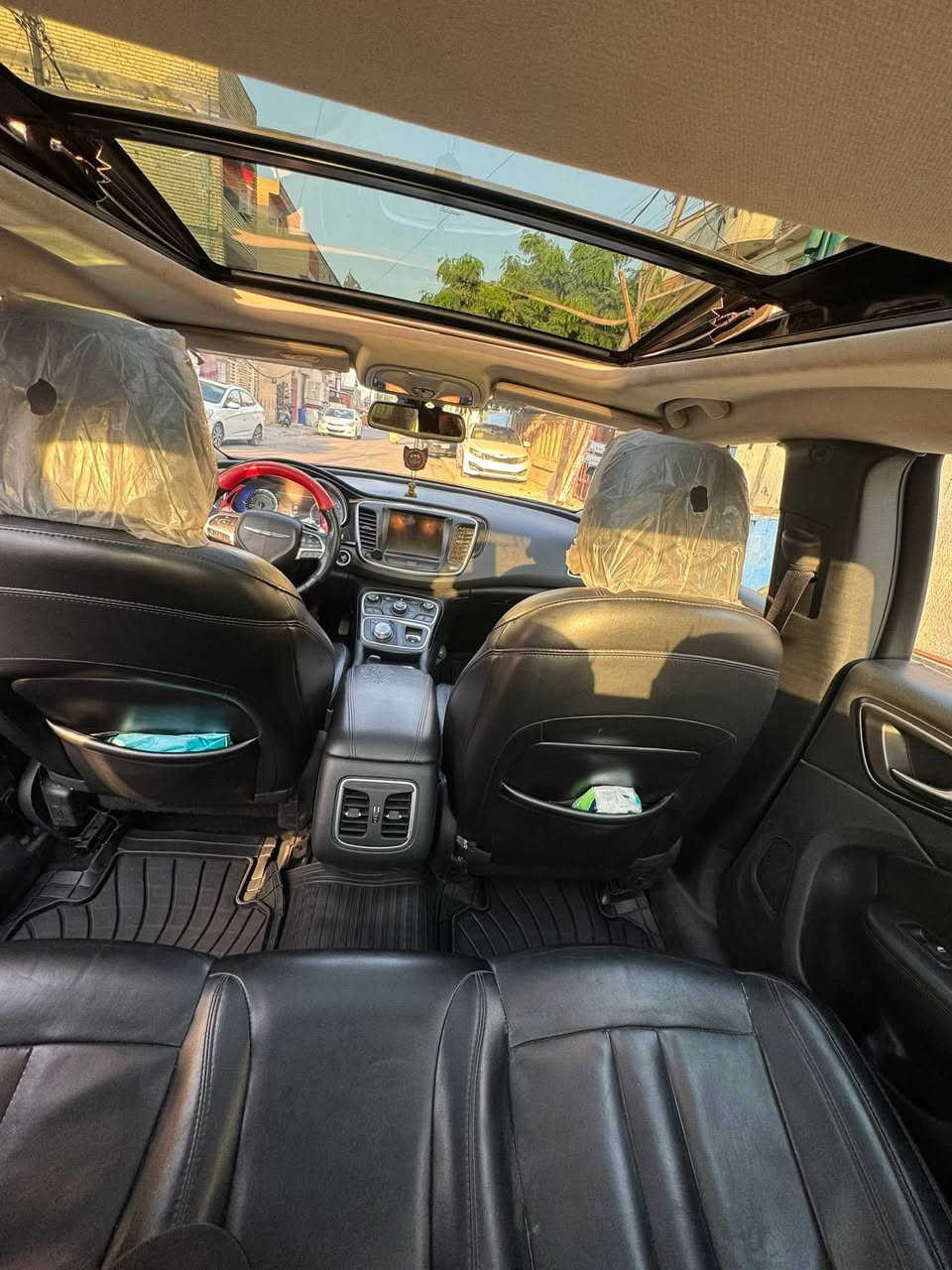 سلام عليكم….
C200 موديل 2016 مكينة ستة سلندر 
حادثهة باب خلفي تبديل نفس اللون والسونار مرفق وجاملغ امامي عكس السايق بارد قبل فترة صار عندي مواضح بالسونار  بدون صبغ ولا ايرباك ولا دواخل،
 
مواصفات فول عدى الرادار يعني مو بلاتينيوم 
شفتات ستيرن  كشنات جلد كهرباء وتدفئة وستيرن تدفئة بنوراما بصمة ابواب وتشغيل عن بعد تبريد قطعتين  سستم صوت الباين عشر سماعات اشاير بالمري والخ…
رقم بغداد دولي
رايدهه ١٢٧ 

مكاني بغداد  
***********
