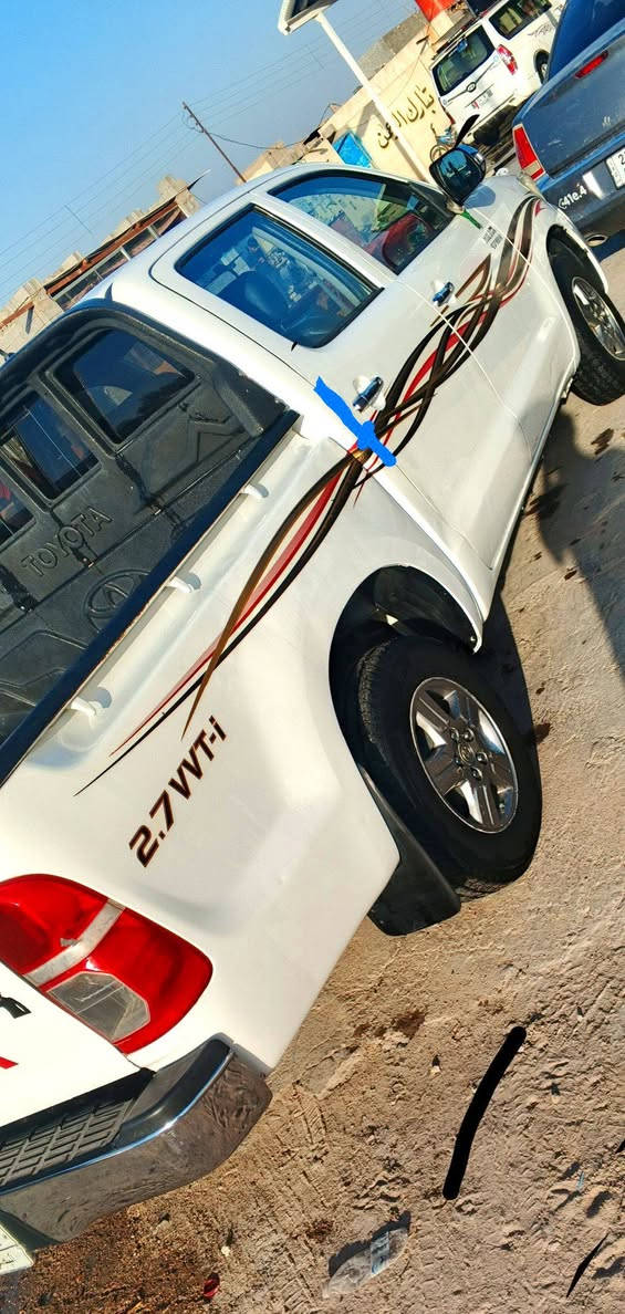 السلام عليكم سياره2015
 هايلوكس للبيع سياره كفاله عامه مكينه بس اللي قدامك اللي بالصوره شاصي 19 كويتي رقم بصره جير عادي المكان بصره الزبير رقم الهاتف ***********
