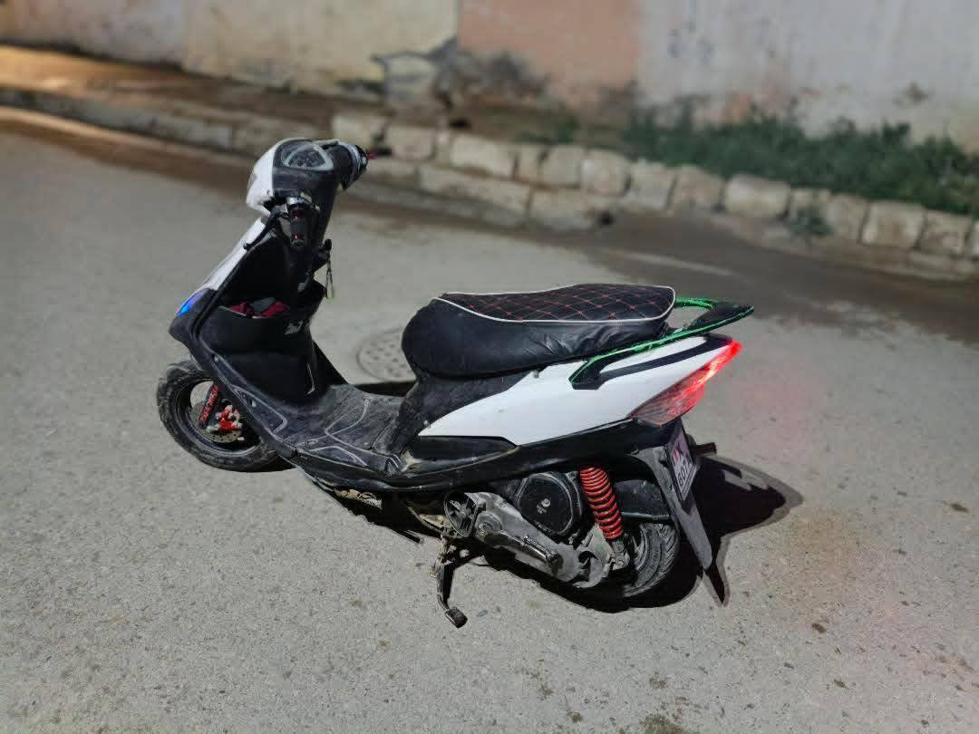 سلام عليكم دراجه ماكس عدله للبيع دراجه كايمه بس تمشك وين ماجان كلشي شغال بيه كهربايات هندر فقط يشتغل سعر 350 بيه  مجال  شي قليل مكاني ديالى بعقوبة المفرك رقم الهاتف ***********
