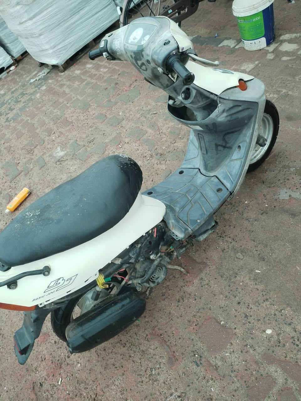 دراجة 9 زروف
مجفته مره وحده او أوراقها كامله كهربائيات شغاله
السعر 400 و بي مجال كلش زين
العنوان ميسان ابو رمانه
الرقم الهاتف ***********
