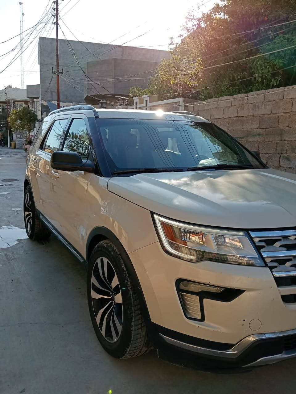 فورد اكسبلور  2018 مكينه 6 سلندر سياره مرتبه ترهم بيع او مراوس سعر 180 بيهة مجال قليل للاتصال ***********
