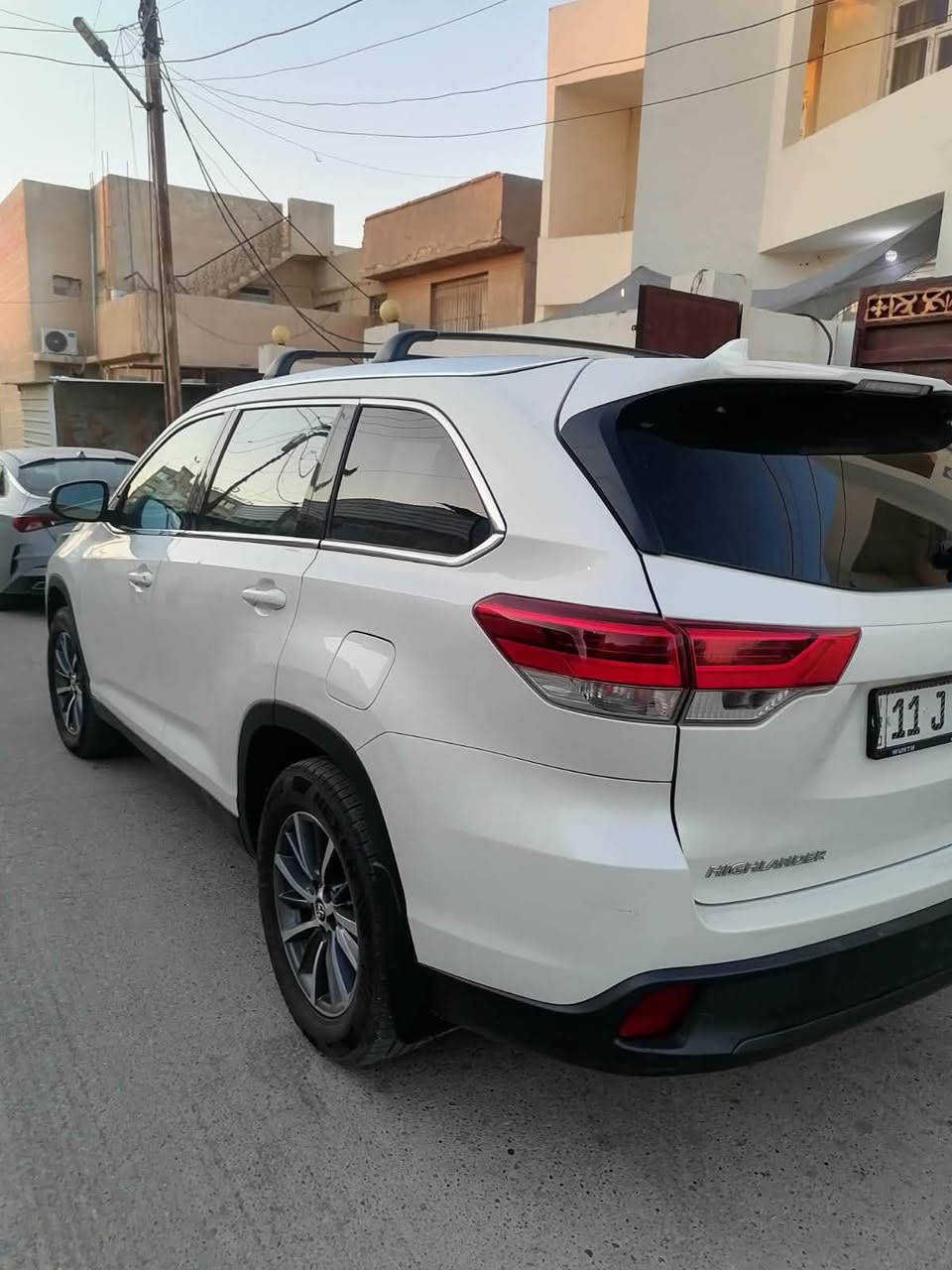 السلام عليكم

تويوتا هايلندر 2019  AWD  XLE  
رقم بغداد سنوية جديدة
تايرات نيكسون جديدة
السياره فور ويل درايف
 رادار 

نقطع عمياء 

مثبت سرعة 

محرك 6 سلندر 3500 

فتحة سقف

جلد 
 
كشنات كهرباء 

كشنات تدفئة 

بردات ابواب 

جنطه كهرباء 

ويل كروم 
7 راكب 

كشافات 

تحكمات مقود 

شاشة - كامرة 

بصمة ترحيب  

ماشية ١٩١ الف كيلو 

بدون أيرباك
الضرر الجاملغ اليمنى واليسرة
للاستفسار اكثر 

***********
