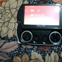 PSP go كامل غراضه  +حافظه مالته جديده ذاكرة 16 كيكا  بي 8 ألعاب وقبل ل...