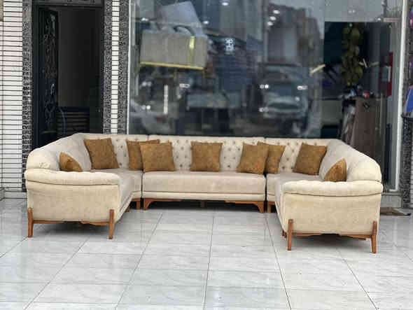 (قياسك محير او قياسك كبير )  هذا الكورنر قياستك كورنر تركي  U وتكدر تخليه حرف L   نسبة نضافته 100/100مستخدم  ايام قليله اخو الجديد هيكل  والقاعده والرجل بل كامل خشب زان قماش شاموا وترو بروف   مقعد طبي سوفت امريكي فول بوليستر   
قياسات الكورنر حاليا  350سم/3 سم/340سم/
 جوكرات بيه 2 والزاويتين متحركة هم جوكر  تكدر تغيير القياسات براتحك   عنوانه اربيل زانكو 99 قرب مطعم كص سنگر يوجد توصيل ل بغداد ولباقي المحافظات   *********** واتساب فقط علي
