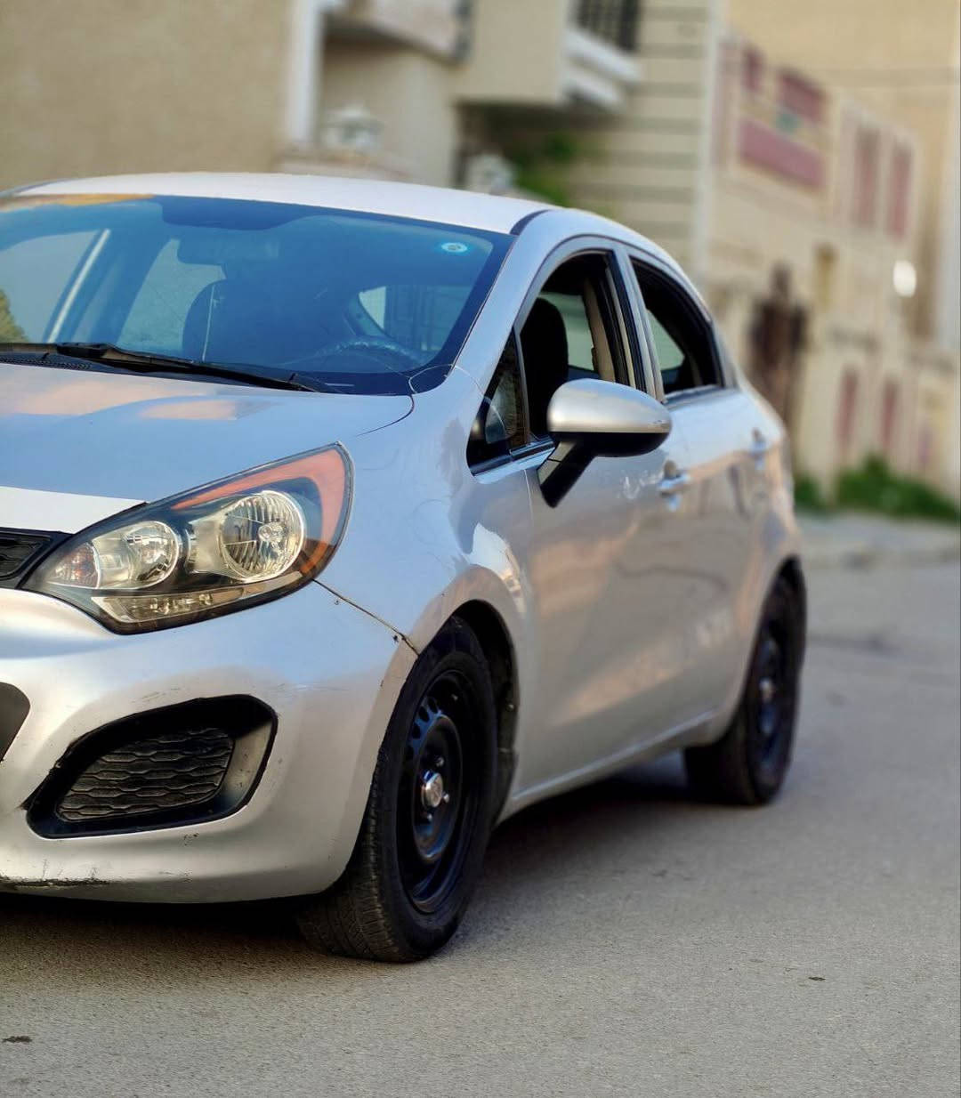 كيا ريو 2013هاتش باك بيع او مراوس بكامري او كورلا وارد امريكي مصبوغه حزام اثر جراد وشخوط وضربتها بابين جهت عكس السايق مليوحه التكمه
رقم ديالى مشروع وطني الاجنبي الجديد يعني تحويل ثاني يوم 
جام جوبي
 محرك وكير خير من الله محرك1600 gdi
صدرها 50 /100
سعره64وبيها مجال بسيط مكان واسط الكوت تجي تشوفها وتدلل
رقمي *********** 
ملاحظه... السياره بسمي ابيعلك رقمين اضمنلك دوله  حتا لا اتعبك وتعبني تجي اشوفها وتقتنع بيها وتاخذها معجبتك اخليك على راسي..
