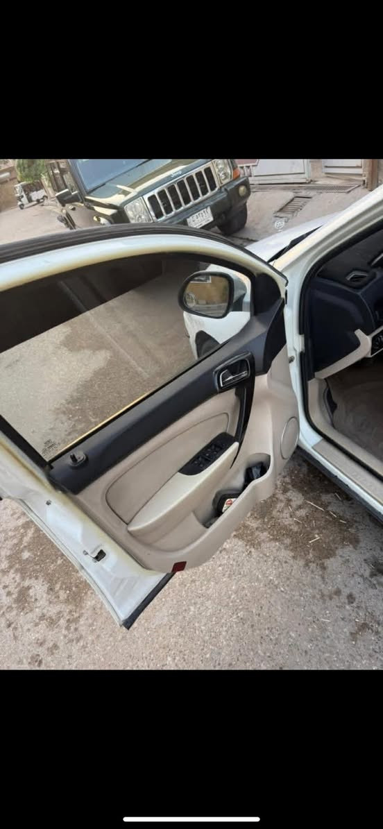 السلام عليكم / شيري a3 موديل 2012 السياره خير من الله كير محرك 1800 تبريد كله كامله شاشه حساسات تحكم استيرن فتحه كهربائيات كله شغاله لايت زنون قليل كلش شايفه البانزين العادي كله محسن بيه فقط طخه بالدعاميه الخلفيه وجراد كلش قليل بالبنيد واضح بالصور السعر 50وبيه مجال قليل للشراي مكاني جكوك قرب الكاظميه 
رقم بغداد باسمي تحويل مباشر 
***********
