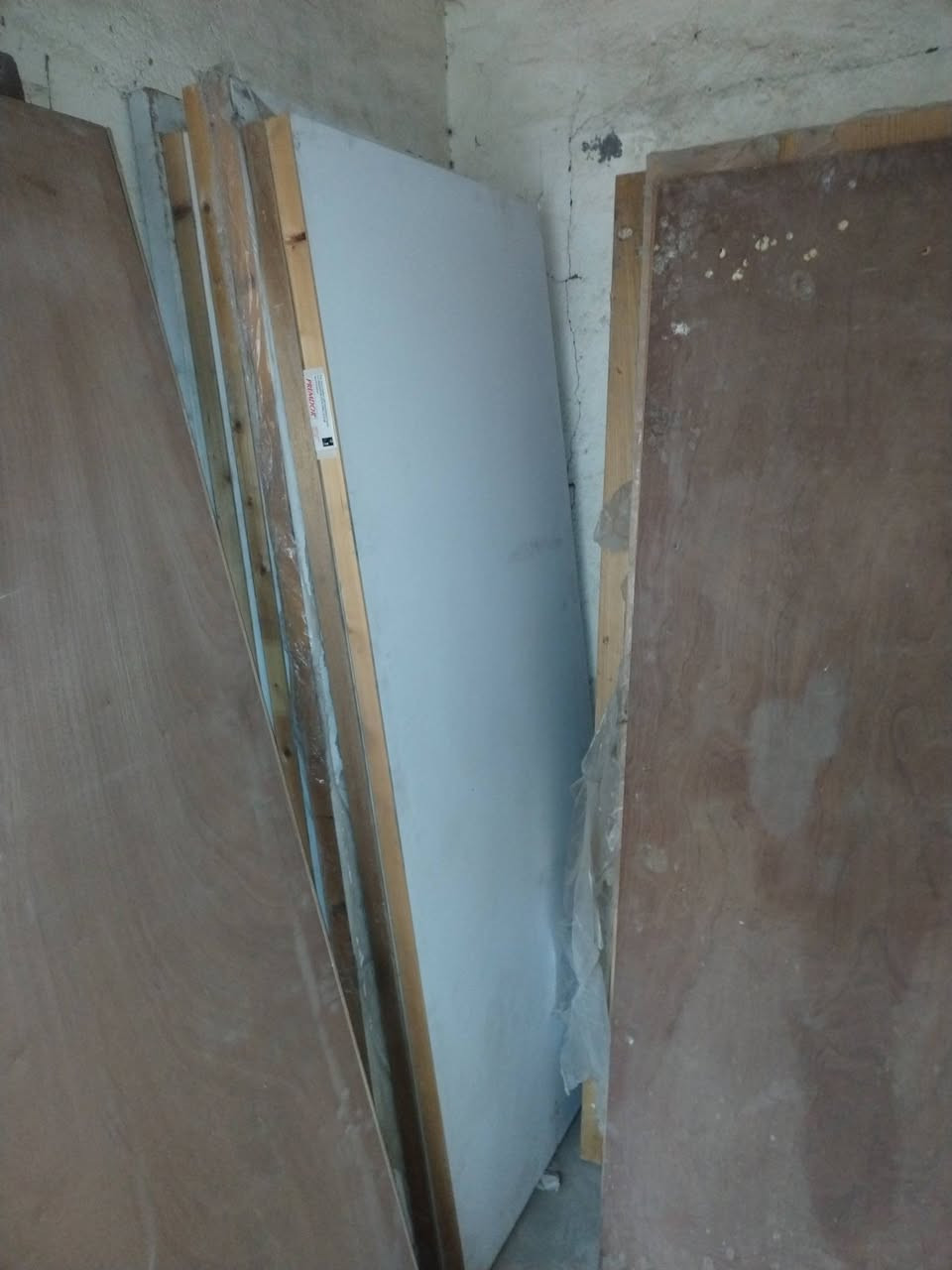 ابواب تركيه ما مستعمله جديده للبيع شارع كاظم عويص كراج الجبوري الرقم ***********
