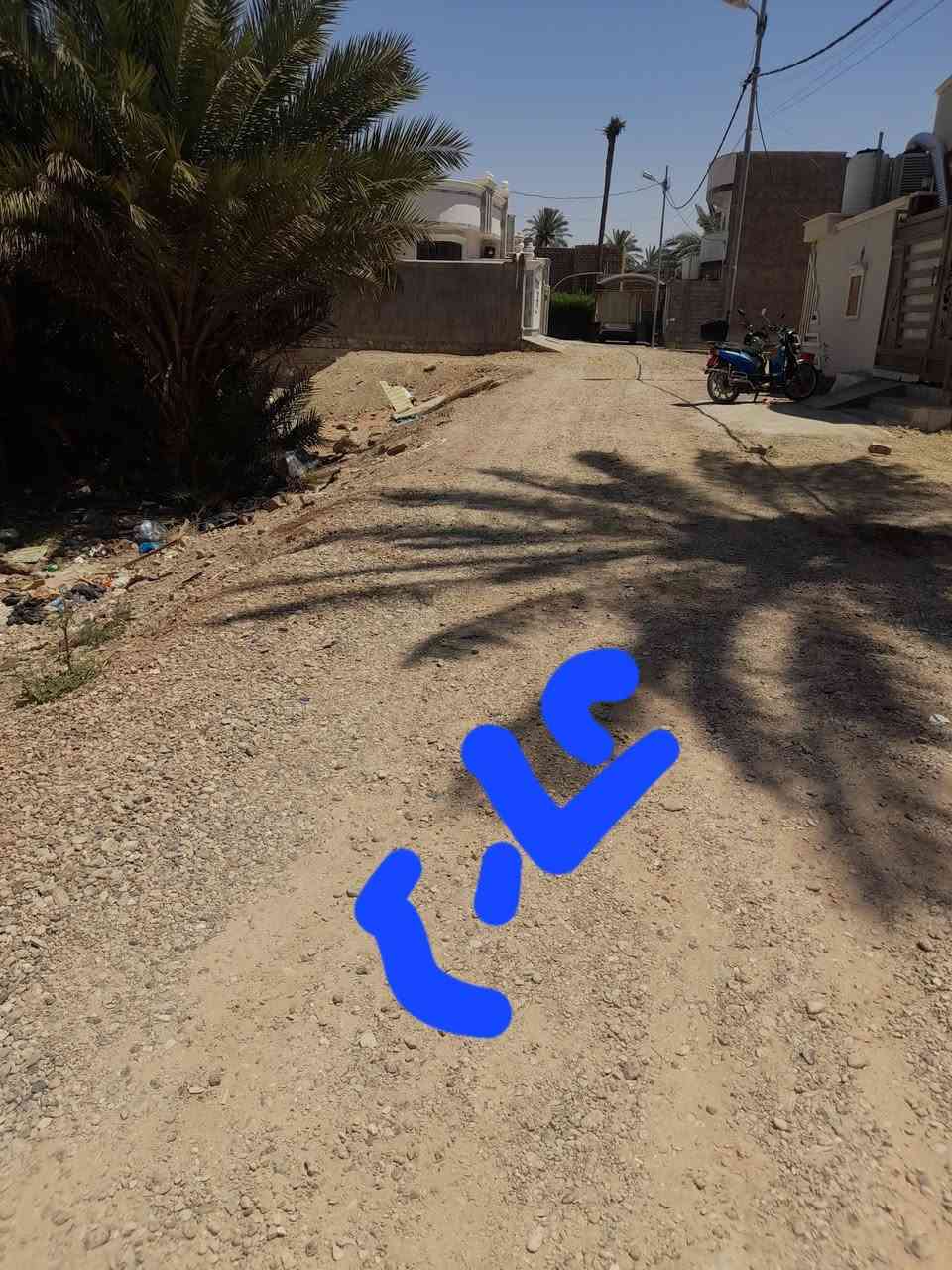 قطعه ارض للبيع مساحتها ١٦٥ متر طول ١٠  متر نزال ١٦ على السده خلف بيت حجي زيد برتوعلى شارع ٧متر للإستفسار الاتصال على رقم ***********
