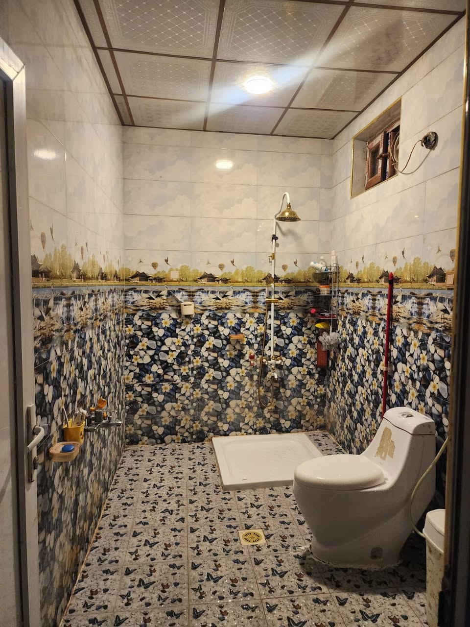 سلام عليكم
بيت للبيع في الرمادي/قادسيه الاولى قرب روضة التاميم
205م
شارع 10 
بناء 2009 وترميم قبل سنتين 
السعر 130 
للتواصل ***********
