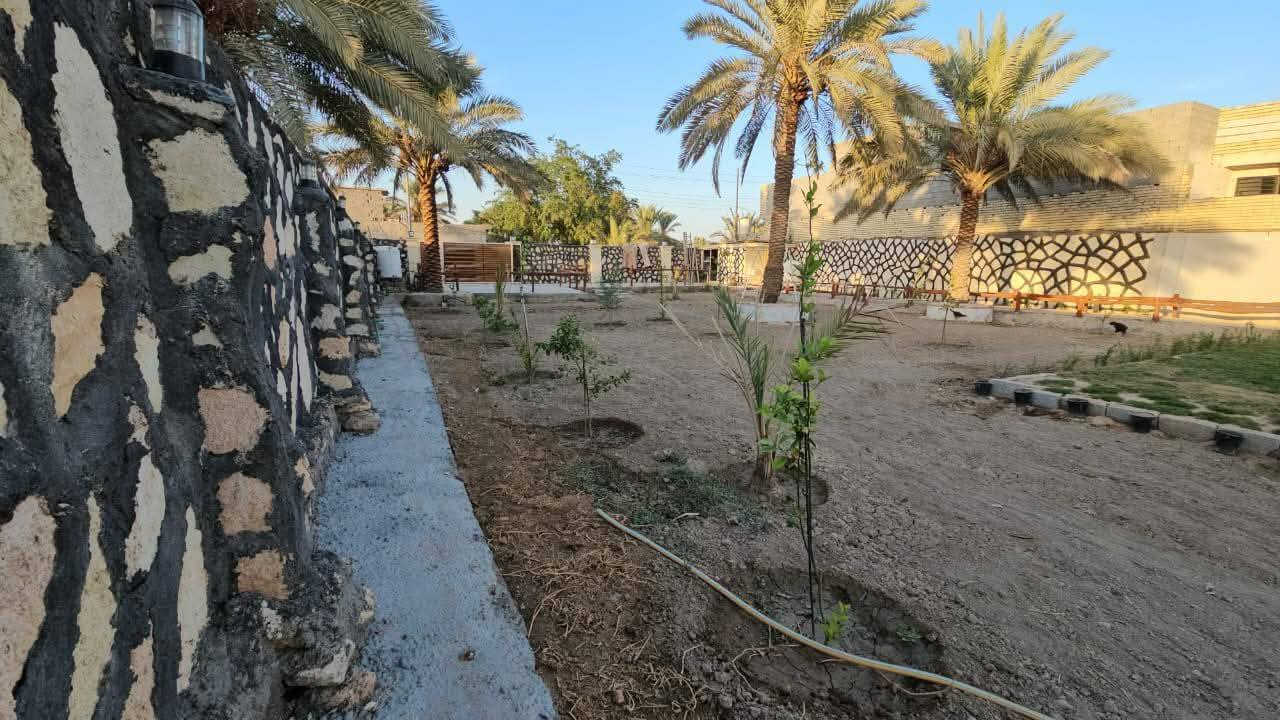 السلام عليكم 1000متر للبيع تحتوي عل. بناء مساحه ٢٠٠ متر طابق واحد بناء طابوق درجه اولى غرف عدد 2 حدائق سند 25طابو زراعي تحويل باسم المشتري تحتوي على كافه الخدمات  العنوان كربلاء طريق طويريج كربلاء مجاور سيطره الابراهيمه يبعد 500متر عن طريق الزوار والسعر مناسب استفسار اكثر الاتصال بالأرقام التالية 
*********** اسيا وتساب 
***********
***********
