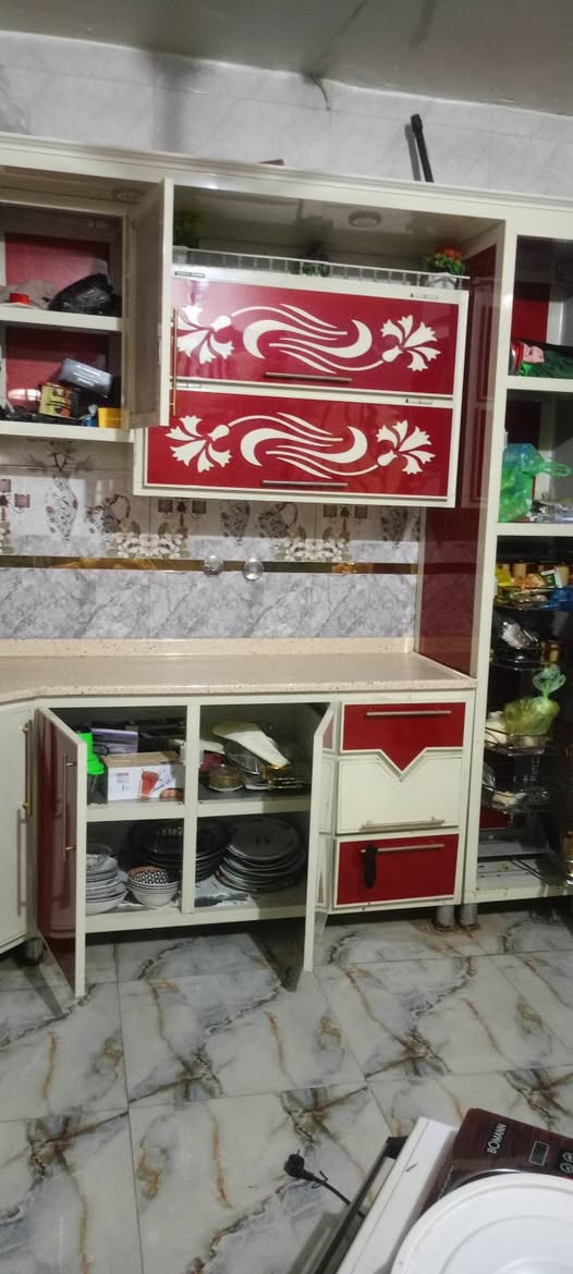 مطبخ تفصال درجة اولى نضيف جدا مستخدم العنوان الحرية ***********
