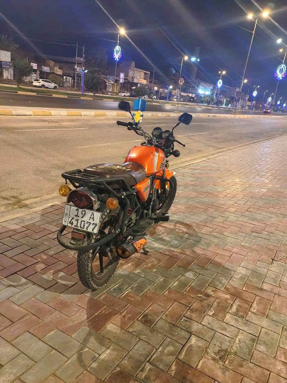 اخوان مكلف بل نشر 
سلام عليكم 
السعر 1800
دايون نفخ 23 مشمشي
مكفوله من كلشي رقم وسنويه كربلاء 
***********رقم صاحب الدراجه
