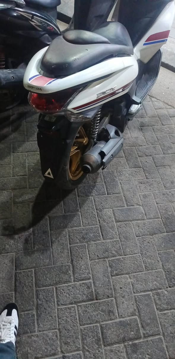 السلام عليكم عندي دراجه بي سي اكس جيل اول ويل ذهبي يدات هيتر لون ام شرايط ماشيه ٣٢ مكينه ١٥٠ البيع مكان كاظميه ***********
