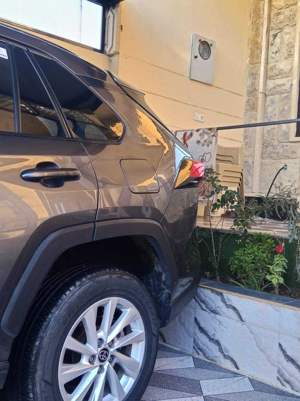 راف فور 2021..RAV4
موديل2021
مواصفات LE
محرك2500 بازين
ماشيه 90.000
وارد امريكي.
اتو هواد_(هاند بريك كهربائي).
مانع انزلاق.
رادار امامي
منبه خروج من مسار.
تحكم الاسترين جهتين.
ثلاث انضمه قياده.ايكو ،نورمال،سبورت
بانيد مغلف ppfحمايه.
بجم كبس كس شركه
حادثه من ورى
بيه جاملغين الورى وحده صبغ وحده بارد.
بدون شواصي 
بعد مواصفات راف فور معروفه،
تواصل على رقم
مكانه موصل شلالات.
سعر دفترين بيه مجال.
***********.اسيا
