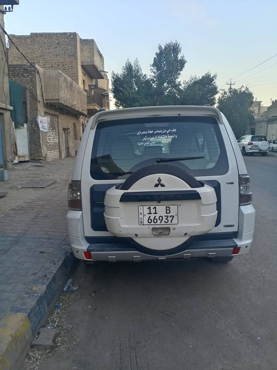 سلام عليكم ورحمة الله وبركاته عندي سيارة باجيرو موديل 2010البيع مكان السيارة بغداد بسمي رقمي ***********
