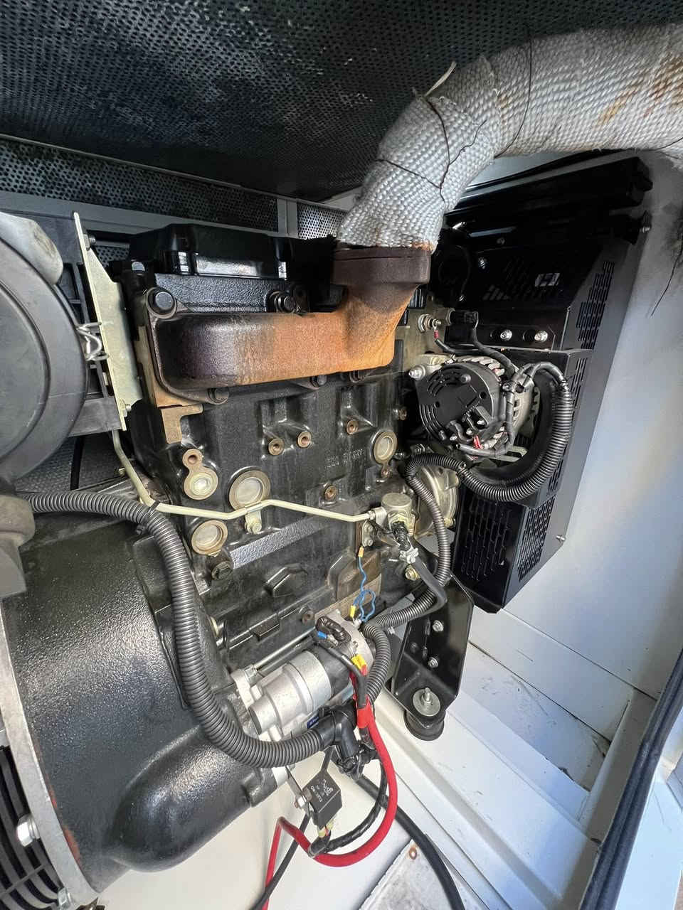 عرض
👈🏼موالد بيركز انكليزي اصلي 33 KVA 

👈🏼كاتم نسبه الكتم 90/100
👈🏼المحرك بيركز انكليزي اصلي 🇬🇧
👈🏼وراس التواليد لوري سومر فرنسي 🇫🇷 
👈🏼ساعات العمل 700ساعه 
👈🏼ضمان الموالد عل حمل  
👈🏼للتواصل واتساب او الاتصال 📞
 📞***********👈🏼
(عباس الوائلي )

تنويه هام ‼️ 

متوفر نضام الاستبدال 🔀 تكدر تبدل موالدتك القديمه موالده جديده ويتم الاتفاق 🤝بعد التقييم 

تتوفر صيانه 👷🏼‍♂️ جميع احجام الموالدات البيركز الانكليزي و/ الكمز / دايو دوزان  بعمل متقن ونوفر لك خدمات عامه واستبدال عام في الموالدات
العنوان بغداد كم ساره  

معه تحيات (عباس الوائلي )
