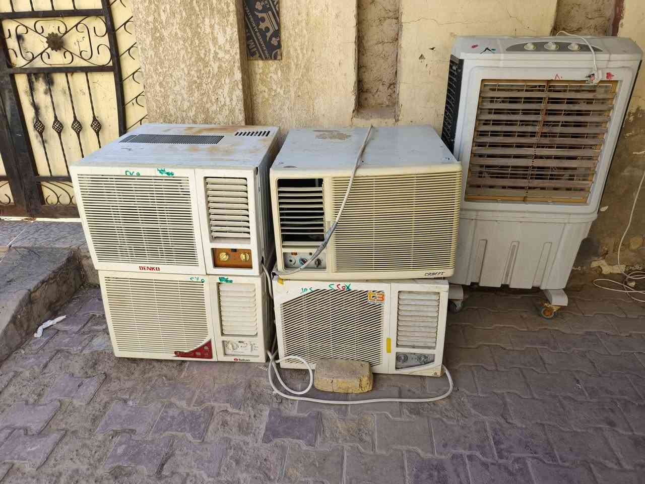 للبيع تانكيات أبو  ١٠٠٠ عدد ٢ و مكيفات نضافه وتبريد فول ومبرده وسط لستفسار عله الخاص أو الاتصال (***********)
