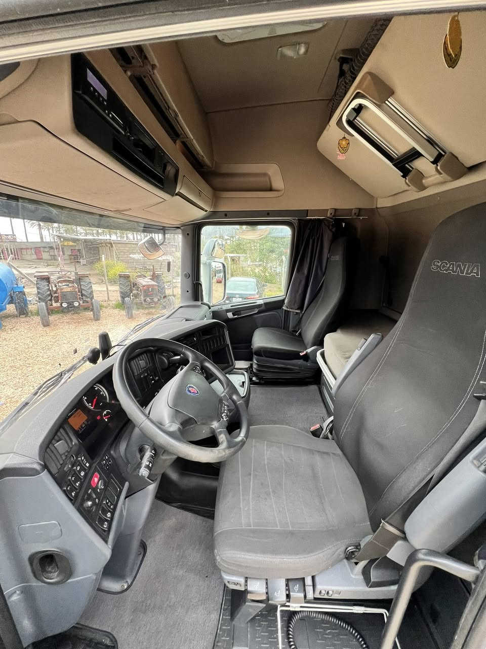 للبيع اسكانيا موديل2017 فول مواصفات محرك 450R ترقيم جديد بسمي مربوطه راس وعربانه  العنوان بابل اجبله معرض النصراوي للاستفسار ***********
***********
