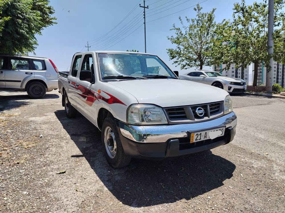نیسان پیکاب 
مۆدێل ٢٠٠٦ 
نمونە لەجوانی گشت گیانی بەشەرت سەیارەکە لۆک لۆکە ڕەسمی سۆنەرم داناوە تەنها دوو پەڵەی بچوک سارد و کارتی هەیە 
لەزگەی بیلادی نەگۆڕاوە
٢٦٠ هەزاری حەقیقی ڕۆشتووە
سەقف و بۆنیتی وەک شوشەیە چاڵ و شەپۆلی نیە
گێڕ و مەکینە و ئەکسل و تەبرید بەشەرت 
مەکینەی نەکراوەتەوە سەوتی زنجیری نیە سەرف و دوکەڵ و بوخاری نیە 
سەنەوی و ڕەقەم و ژینگەی تازەیە بەناوی خۆمانەوەیە 
یەک دینار مەسرەفی تیا نیە گشت گیانی وەک شەریکەیە
نرخی ١٢٥ گەڵا و کەمێک معامەلەیە 
*********** السليمانية, العراق
