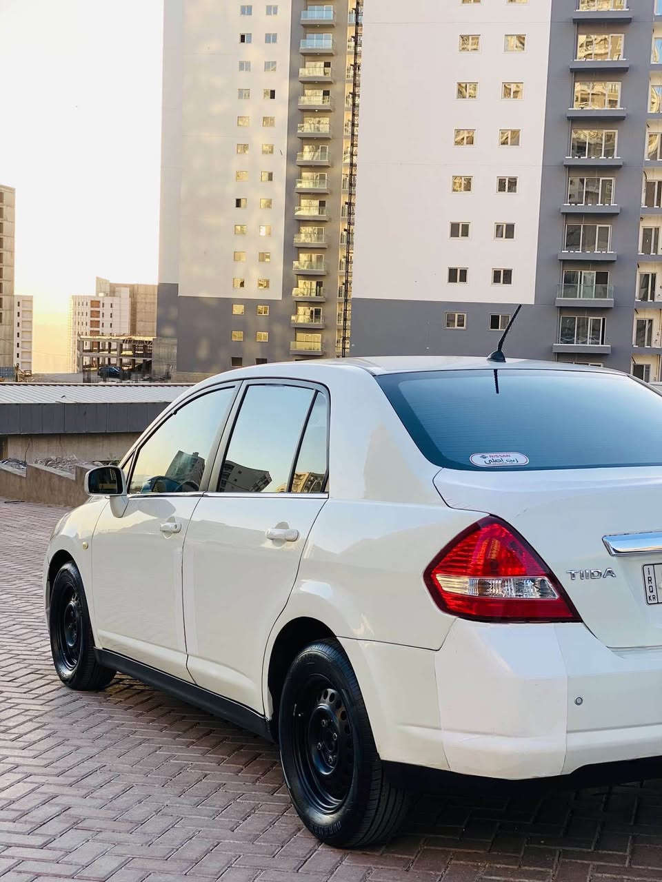 نیسان تیدا
بۆ فرۆشتن
نمونەی جوانی و پاکی
مۆدێل ٢٠٠٩
سپی سەدەف
٤ جام کارەبا و ناوزەرد و دەبڵ گێچ
٤ تایەی تازە
حیزام بۆیاخە بێ سەقف و شان 
بێ دەعم و بێ لێدراو و بێ مەعجون  
سەنەوی و ڕەقەمی تازەیە
بە شەرتی گێڕ و مەکینە
ماڵی دۆستە و نمونەی جوانی و پاکیە 
مشتەری تێل بکە لە خزمەتام
شوێن سلێمانی
*********** السليمانية, العراق
