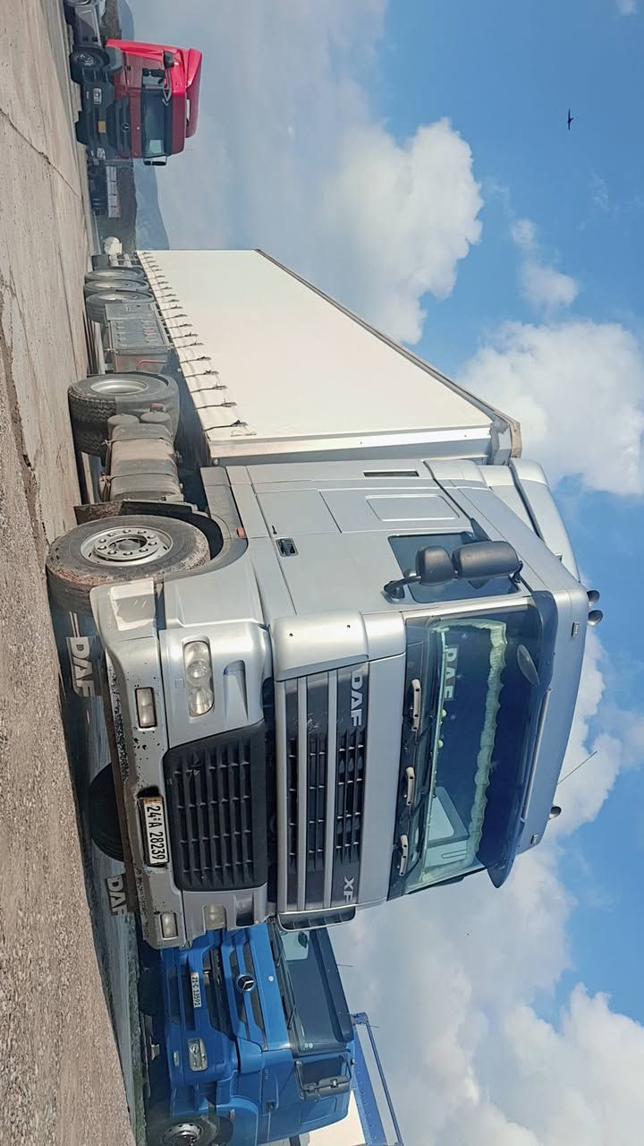 بسم الله الرحمن الرحيم 
النوع السياره . داف تاك ويل دبل قماره تريله فلات جادر مسرحيه 3 محور تاك تاير بالون  42 طن 
موديل 2001. حجم محرك  430, انجكتر 
مواصفات . تبريد . تايدر 5 طقات. ثلاجه داخل . كير عادي . دبل تانكي كاز دبل مناميه . 
عربانه جادر مسرحيه . طخم تاير ثلاجه مطبخ تانكي ماء داخل جديد طخم فافونات . عربانه شاصي قواطع خير من الله جديد
كير محرك اكسن شاصي مكفول كفاله عامه شرط 
رقم سنويه هزه جديد نيضام جديد دبل سنويه رقم دهوك تحويل مباشر 
السعر  2. دفتر معا مجال . 
عنوان معرض هوار طريق دهوك موصل جمبور عميريه 
***********
***********
***********
