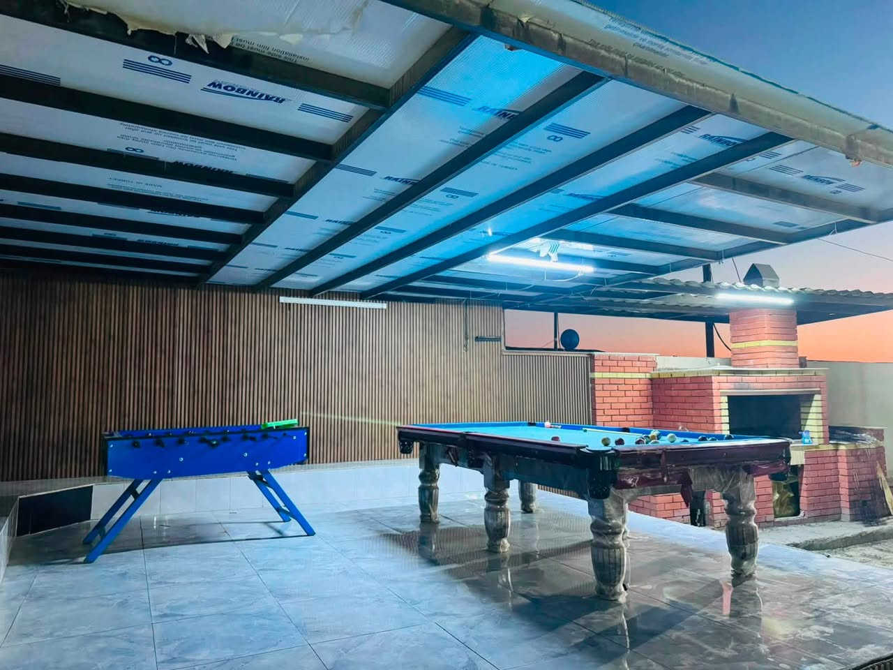 مزرعة فرح ⛱️☀️
موقعنا في ابو غريب
تحتوي المزرعة على ✨
غرفتين نوم 🛌 
صالة كبيرة 
مطبخ 🥘
واستقبال 🎀
تحتوي ع مسبح كبير 🐳🌊
تحتوي ع العاب كبار :
منضدة و كرة طائرة وبليارد 
والعاب اطفال 
للاستفسار الاتصال ع ***********

