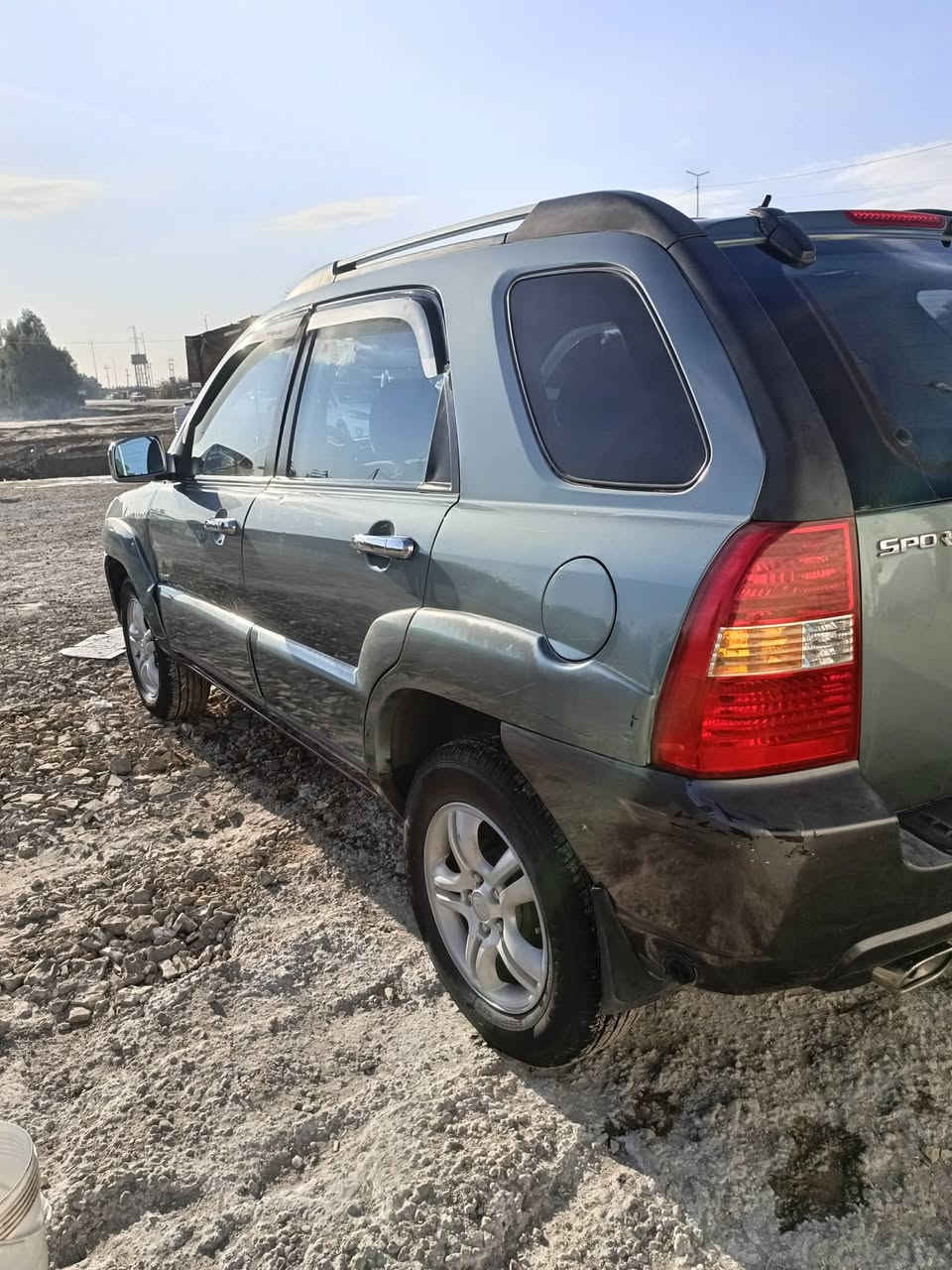 السلام عليكم سياره سبورتج موديل 7 وارد امريكي ضربتها جاملغ الامامي جهة السايق وشبر من باب السايق باقي السياره مكفوله من گير ومكينه وحداديه وتخم تاير سنويه جديده لسنة 2030 السياره بأسمي رقم بغداد السياره نضيفه مال جناي مكينه 2700 السعر 98 وبيها مجال لشراي . مكان السياره الديوانية ***********
