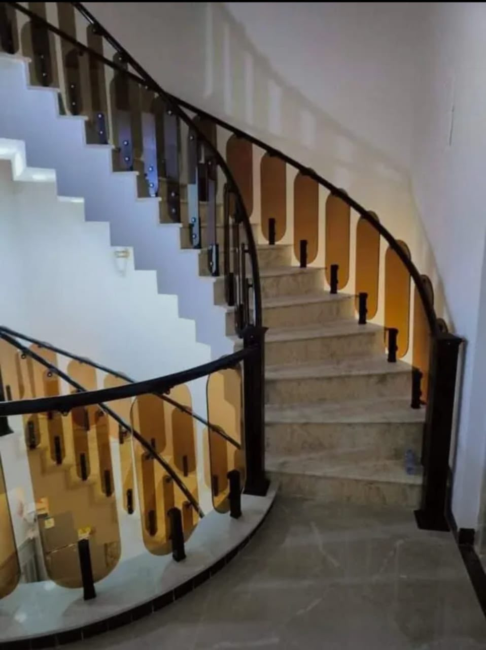 الشغل النظيف يمنه وبس لكافه المحافظات للتواصل خاص او بالرقم البيج *********** ساره❤️
