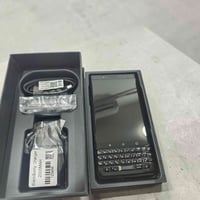 للبيع بلاك بيري كي وان جديد غير مستخدم كامل ملحقات الاتصال 07711077355...