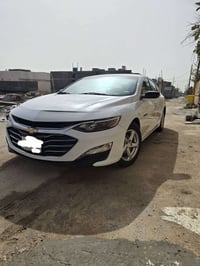 ماليبو ١٨ لون ابيض بصرة ...بيها اربع قطع صبغ وربع الباب وبارد بالداير ...