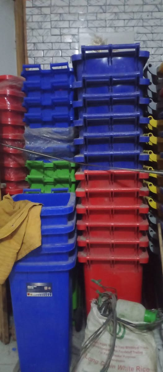 السلام عليكم 
لاجل المدينة اجمل
نقل نفايات مع حاوية جوده اصليه  ومتابعة المدير وكادر متخصصاً 
رقم الاشتراك ***********
