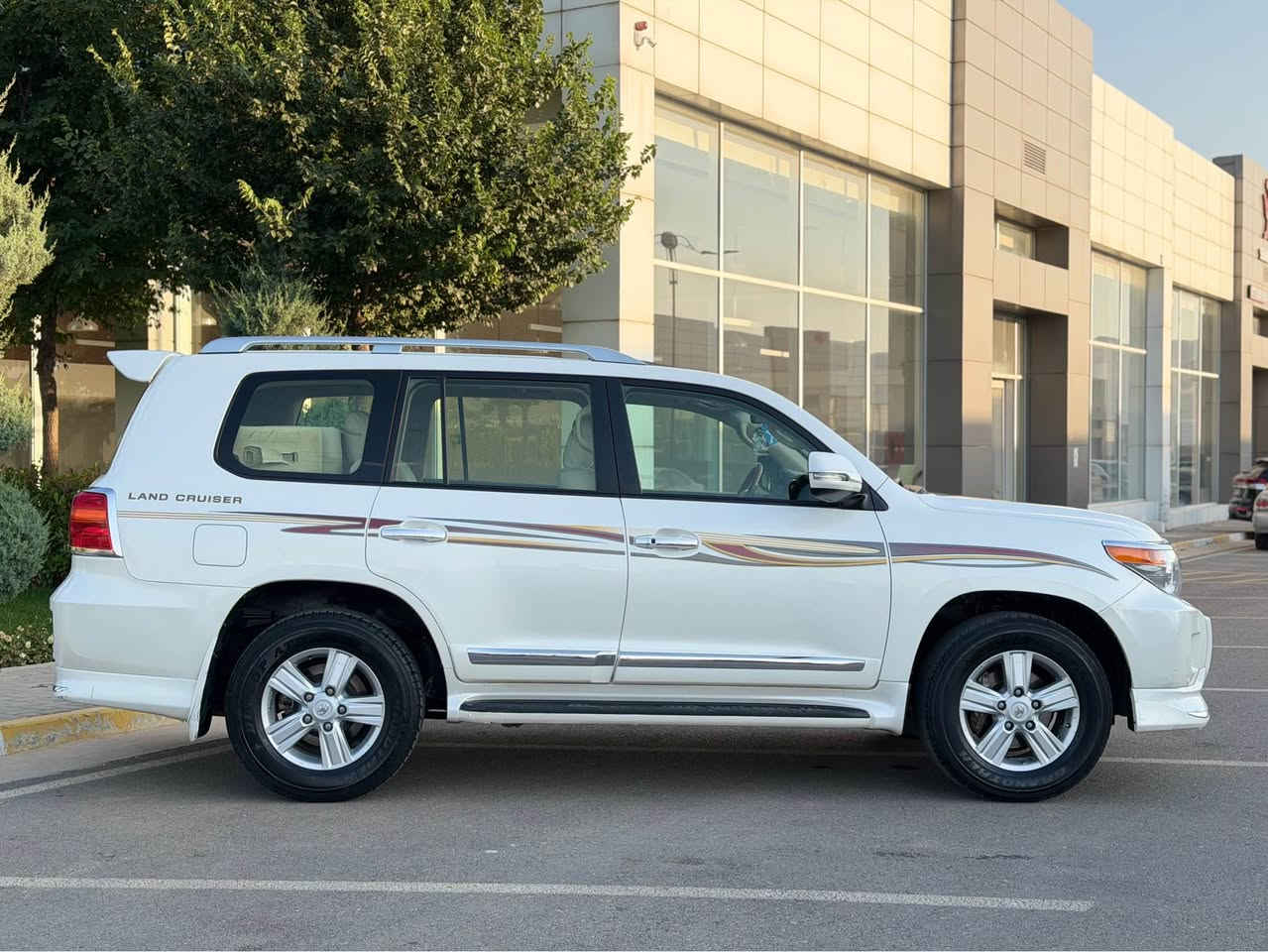 لاندکروزەر ٢٠١٣ برێم فوول

بێ بۆیاخ بێ سارد
نمونە لە جوانی

هەموو گیانی بەشەرت 
١٤٠ هەزار ڕۆشتوە

سعری ٤١٥ گەڵا و مجالێکی کەم

*********** السليمانية, العراق
