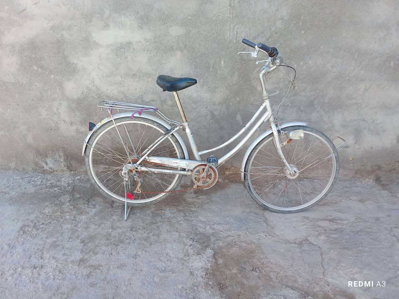 سلام عليكم باسكل اللبيع ماعايزه اي شي ب 65 وبيه مجال قليل ستفسار انتصال / ***********
