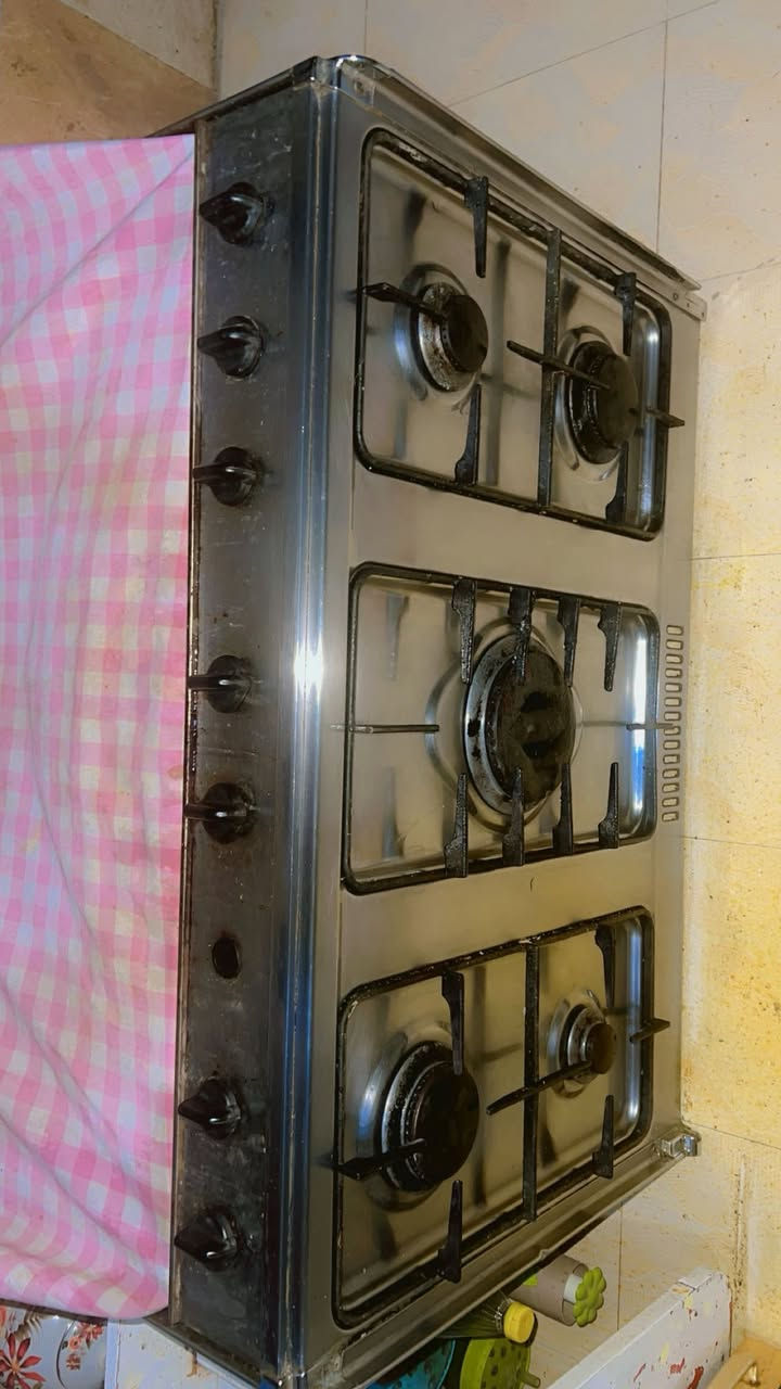 طباخ للبيع 5عيون شغال مع الفرن
+جامة مالته موجوده 
الاتصال***********
