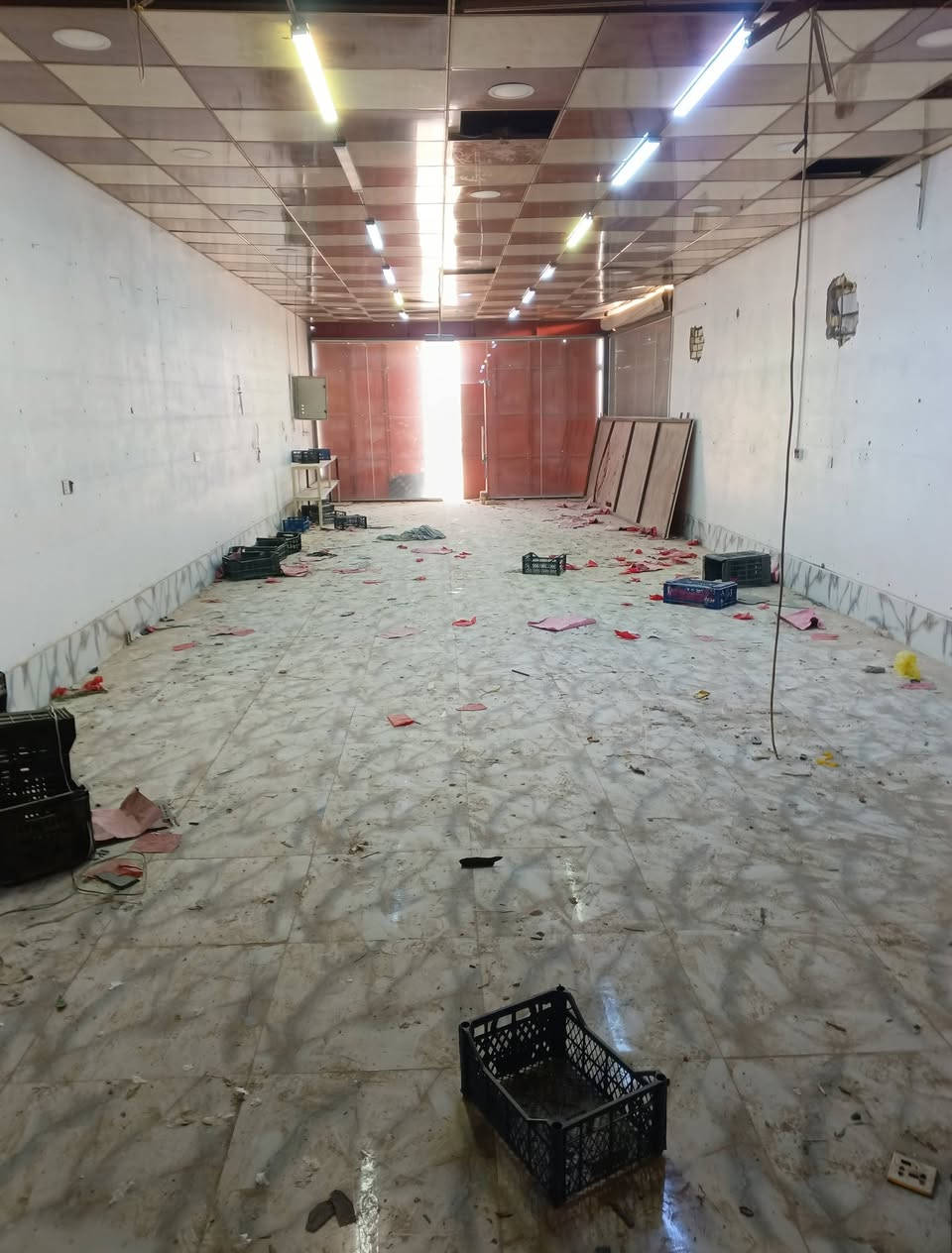 سلام عليكم متوفر بنايه بحي النداء للبيع مساحه 120 متر ركن شارع 30 منطقه 59 على ساحه الطابق الاول قاعه كامله الطابق الثاني شقه هيكل بناء جديد تفاصيل اكثر:***********
