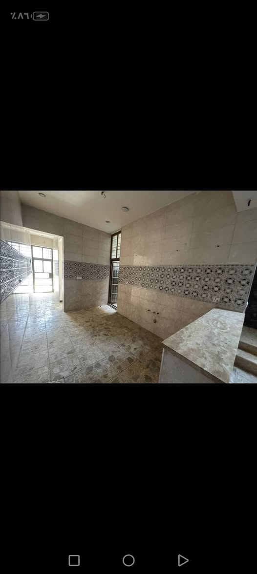 السلام عليكم بيت للبيع مساحة 100متر واجهة 5يحتوي على 2غرفة نوم وصالةومطبخ وخدمات بيت  نقص واجهة  موقع ممتاز ديوان المخابرات قرب حي جهاد الاستفسار على هذا الرقم ***********السعر مناسب
