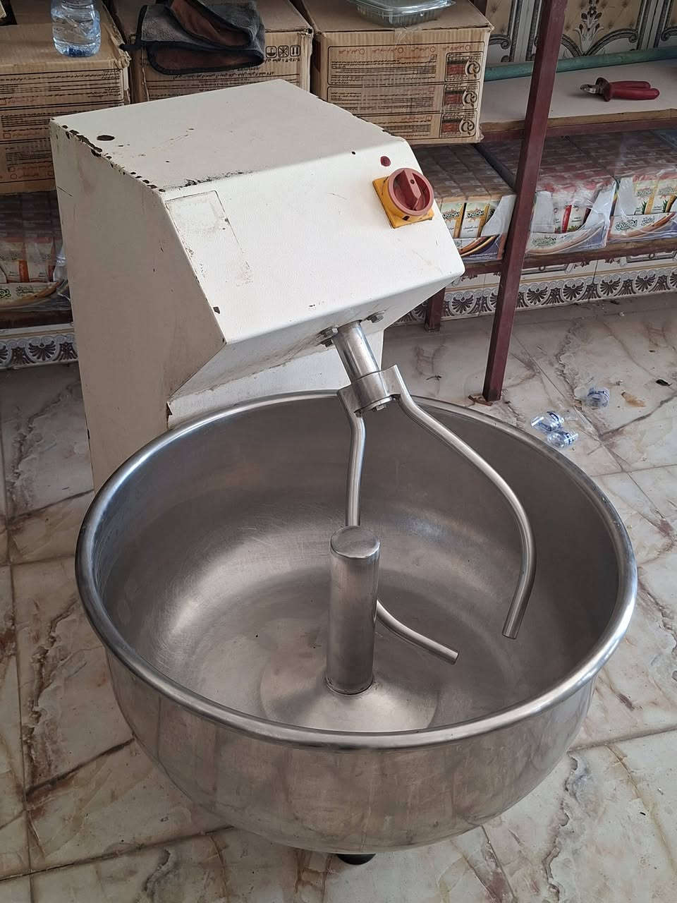 للبيع عجانه تعجن ٢٥كيلو أصليه شرط  سعره ٣٠٠وماخذه ٤٥٠ وتشتغل على الأمبيرات تفيد أصحاب المواكب الحسينية عنوان الرفاعي فرع أبو الماش أول أسواق شراي إتصل ***********
