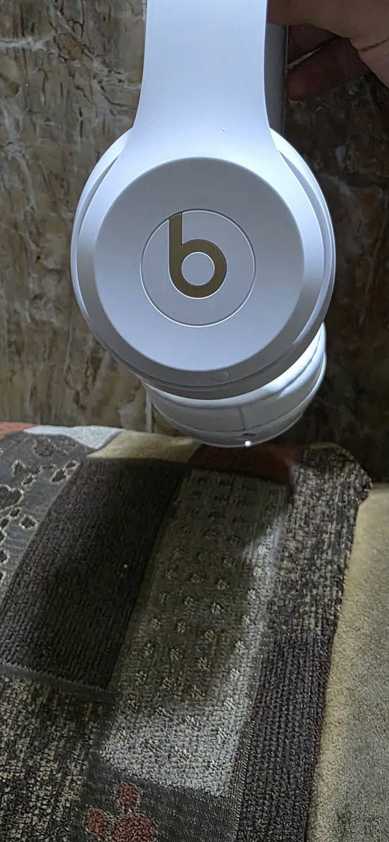 #النسخه_الاصليه_ضمان_سنه غنيه عن التعريف سماعات بيتس اوديو 4 عزل ضوضاء ذكي مع مايكروفونات داخليه شحن فائق السرعه تايب C  زمن التشغيل 40 ساعة استماع متواصل مع كونترول مخفي للتحكم بالوسائط والموسيقى سعره بالسوك ب 240 الف بس هاي لان مستعمله ٣ ايام فقط ابيعه ب 190 الف فقط #مع_الضمان جميع الملحقات الاصليه كيبل والكارتون كله متوفره عنواني بغداد 
الشراي يراسلني


**إذا كنت صاحب هذا الإعلان وتريد حذفه لأي سبب، رجاءا أرسل رسالة إلى الدعم الفني**