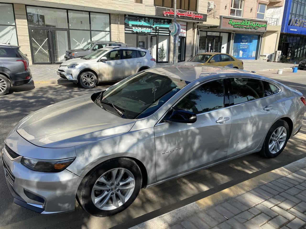 شفروليه ماليبو LT 2018 MALIBU
ماشية 200 الف كيلو 
محرك السيارة 1.5 تيربو ⚙️
داخل السيارة نظيفة جدا 
تبريد ❄️- تدفئة 🔥 شغال 100% 
السيارة بحالة ممتازة ✅ 
مابيها اي مشكلة حتى الجيك طافي 🛠️محركها ناعم بشرط ⚙️✅
السيارة مداريها دهن اصلي MOTUL والبانزين كله سوبر ومحسن 
❌السيارة حادثها من امريكا مثل ما موضح بالصورة 
📍مكان السيارة : المنصور
رقم الهاتف : ***********
السعر 95 وبيها مجال بسيط
