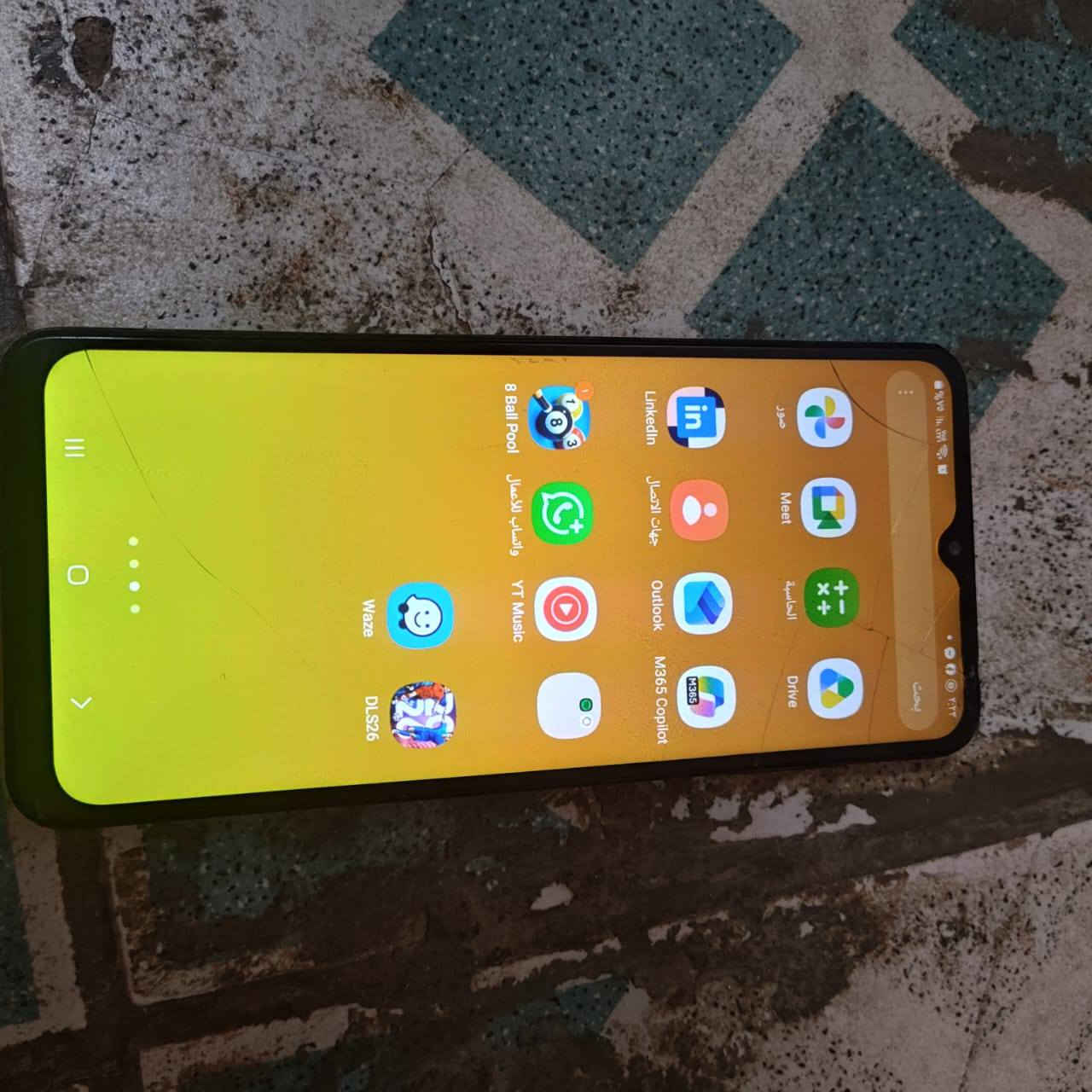 *للبيع مستعجل وبأرخص سعر 📱 سامسونج M12 128GB*  
*السعر: 50 ألف دينار فقط - نهائي* 
*السبب*: الشاشة مفطرة فطرة خارجية بس *التاتش 100% شغال* والجهاز كله شغال ما بيه ولا عطل.
*المواصفات لقطة بهالسعر:*
- *128GB مساحة* 
- *رام 4GB*
- *بطارية 5000mAh* - ملك البطاريات، يومين ما تشوفي الشاحن
- 4 كاميرات + بصمة بالجنب
- شريحتين + ميموري
*ملاحظة*: الجهاز للاستخدام العادي واتساب، فيس، يوتيوب، تيك توك. الفطرة شكل بس ومأثرة على شي. ملاحظه الجهاز معروض يمي


**إذا كنت صاحب هذا الإعلان وتريد حذفه لأي سبب، رجاءا أرسل رسالة إلى الدعم الفني**