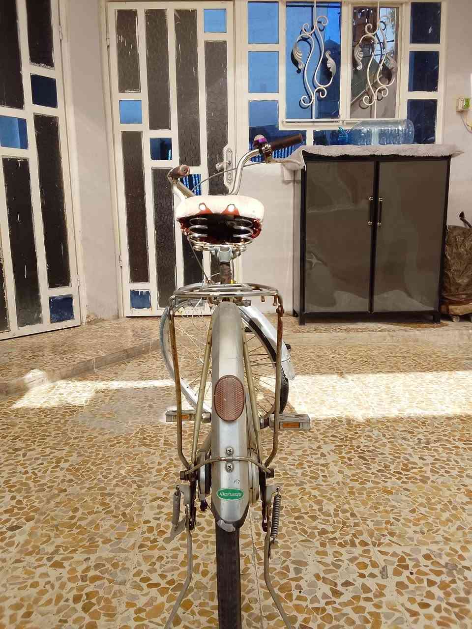 بايسكل عبدالحليم نضيف حجم 24 مكينا نضيفة ابريكات خلفية بانزات
السعر 65 الموقع الجانب الايمن رقم الهاتف ***********
