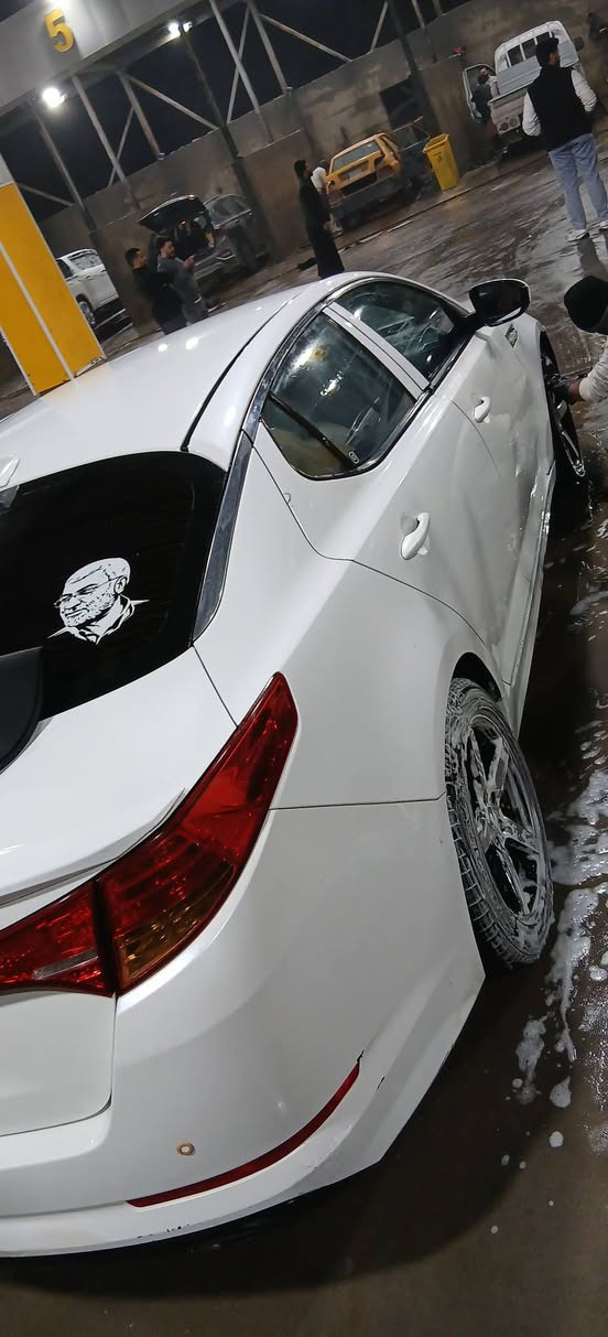 السلام عليكم  k5 للبيع وارد كوري محرك ٢٠٠٠ مجفت شغل درجة اولى ، رقم بصرة انكليزي بأسمي  شرط التحويل . تبريد ثلج بيها قطعتين صبغ باب وجاملغ فقط بيها طخه خفيفه كلش بالحوض مال الصندوك والباقي كفاله السيارة جاهزة وما ناقصه اي شي ونصبته كلش حلوه  السعر ١٠٥ وبيها مجال ان شاء الله 
*********** متوفر واتساب ايضاً البصرة, العراق
