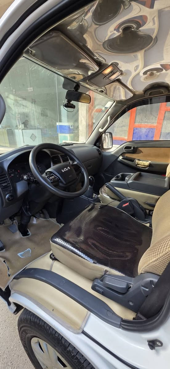 السلام عليكم  كية موديل 2022ضربة فقط في باب السايق  ربع باب السايق ضرر سيارة ماشيه ميت الف رقم واسط السعر 145او بيهة مجال رقم ***********
