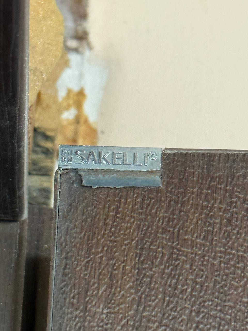 بيبان خشب حيل نضيفات عددهن 6 أبواب قياس (العرض 90الارتفاع مترين و10سم) سعر الواحد ب100 وبيهن مجال ***********
