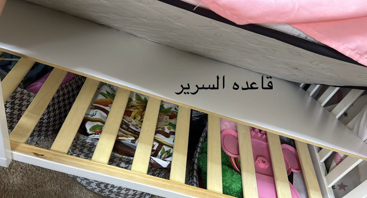 سرير اطفاال مستعمل قليل جداً ونظيف يشبه الجديد
يكفي لحد عمر٤سنوات
خشب بلوط طبيعي كلش ممتاز لون ابيض
متعدد المستويات 
قياسه ١٢٠*٧٠ تقريبا 
يصبح سرير نفر او سرير ملاصق لسرير الام 
مع حاجز امان صغير اضافي  وملحقاته (جروخ) يصير ثابت ومتحرك
اشتريته ب٢٦٠ ورايدته ١٦٠ مع دوشك هديه


**إذا كنت صاحب هذا الإعلان وتريد حذفه لأي سبب، رجاءا أرسل رسالة إلى الدعم الفني**