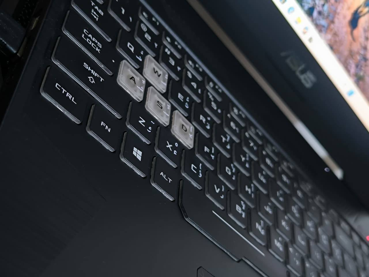 بكرت شاشة RTX 2060 القوية Asus TUF الجهاز بنضافه عاليه كلش وسعر🔥
بكرت شاشة RTX 2060 القوية Asus TUF الجهاز بنضافه عاليه كلش
للبيع – لابتوب ASUS TUF Gaming FX505DV
ملحقات أصلية – حالة ممتازة
المواصفات:
المعالج: AMD Ryzen 5 3550H – أداء ممتاز للألعاب والمونتاج
كرت الشاشة: NVIDIA GeForce RTX 2060 – 6GB GDDR6
الرام: 16GB DDR4 – مثالي للألعاب الثقيلة وبرامج التصميم
التخزين: 512GB SSD NVMe – سرعة عالية في تحميل الألعاب والبرامج
الشاشة: 15.6 إنش  Full HD 1080p – 120Hz – 
النظام: Windows 11 مفعل
الكيبورد: إضاءة خلفية RGB جذابة
التبريد: نظام تبريد مزدوج يحافظ على الأداء حتى مع الألعاب الثقيلة
سعرها بس 775 الف مكاني بغداد 
تواصل واتساب فقط ***********
