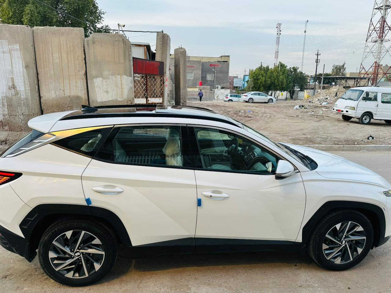 للبيع توكسان 2023 خليجي فول مواصفات بانوراما 
ماشيه 55 الف بعده كله بوضع الشركه 
سعره 215 مجال بسيط 
بغداد الشعب 
***********
